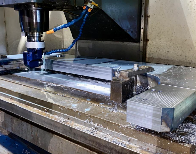 Fabricación de herramental automotriz con cabezal angular