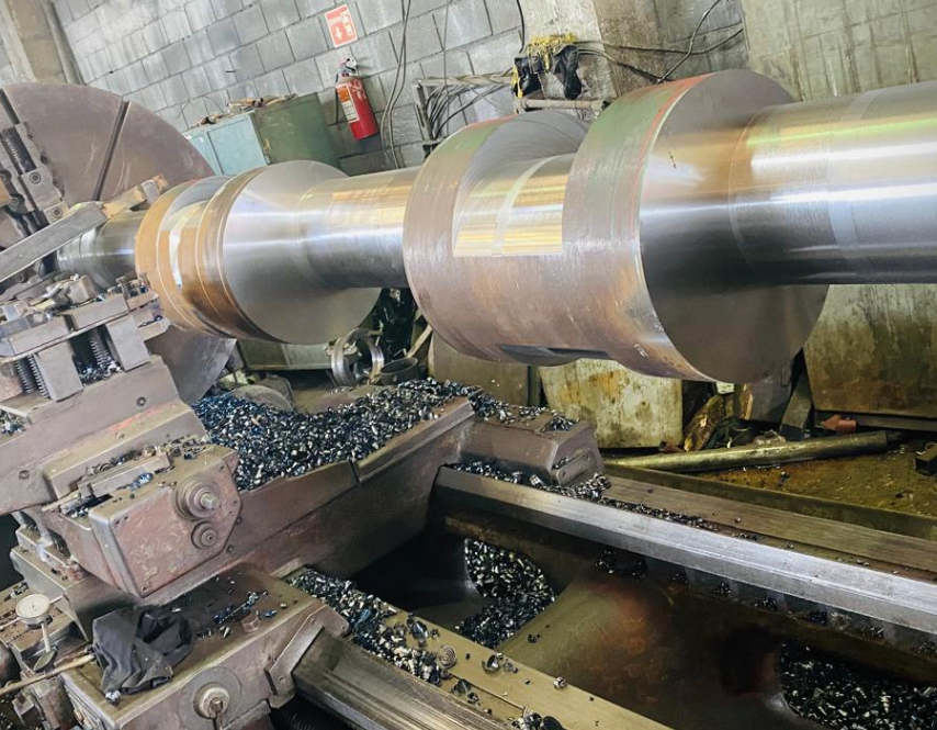Fabricación completa de cigüeñal para prensa troqueladora mecánica en torno horizontal